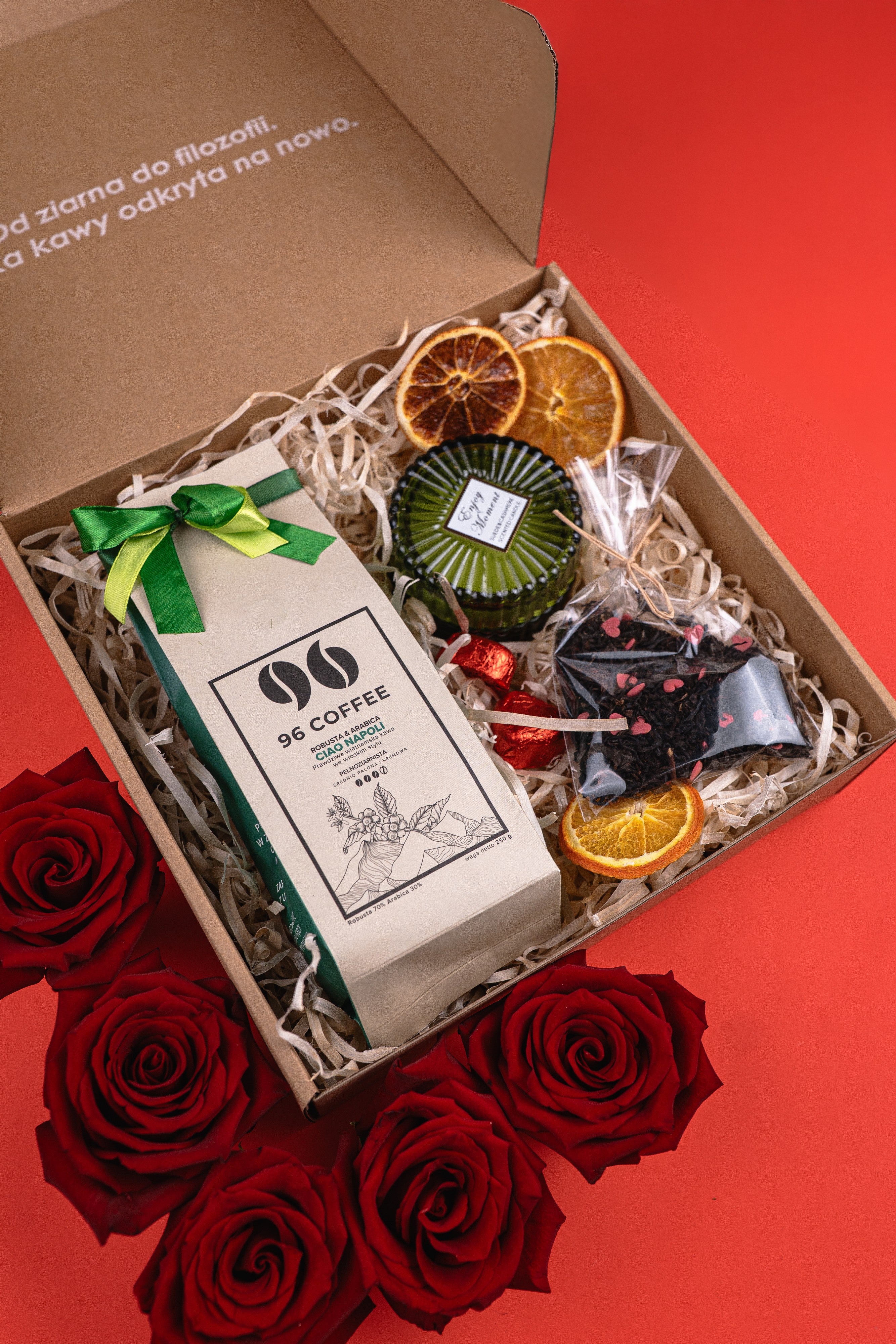 Zestaw walentynkowy kawa, czekolada, herbata i świeca